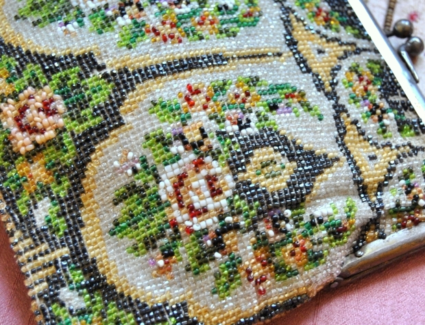 vintage_beaded_bag_03